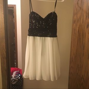 BEAUTIFUL formal dress, new with tags!